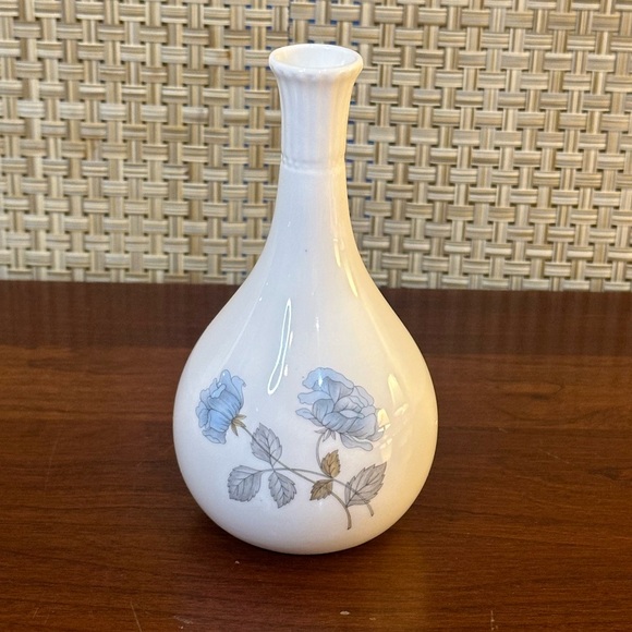 🌟HP🌟VTG 1970s-80s Wedgwood Ice Rose Bone China Flower Bud Vase Blue Rose Eng - Picture 4 of 10